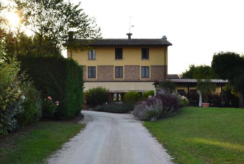 B And B La Ca Vecia 17569566 — Soragna