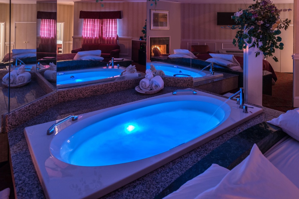 Inn of the Dove Romantic Suites with Jetted Tub & Fireplace - photo 20