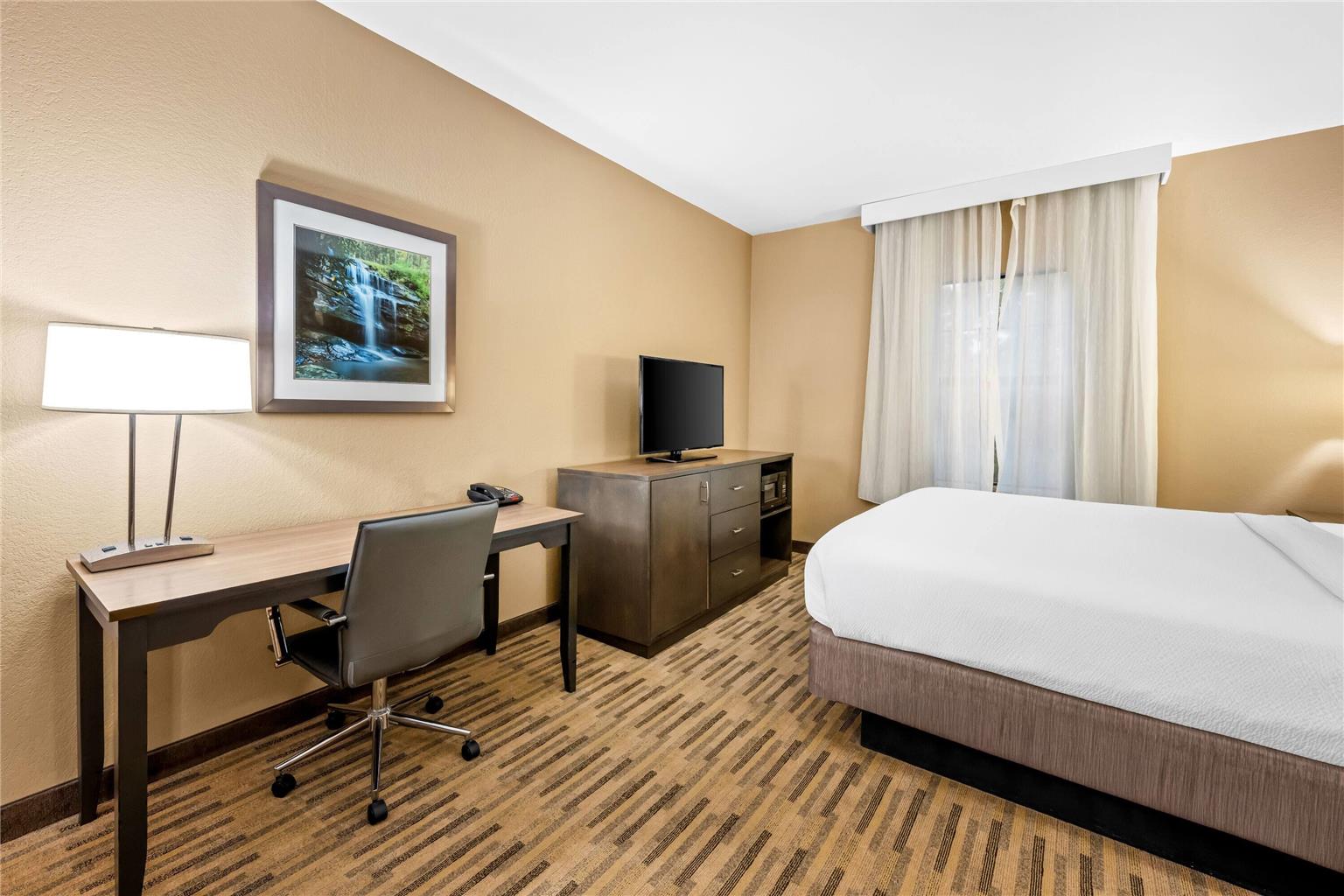 La Quinta Inn & Suites by Wyndham Boone University - photo 24