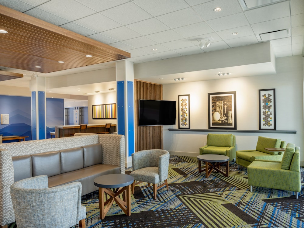 Holiday Inn Express & Suites Watertown by IHG - photo 60