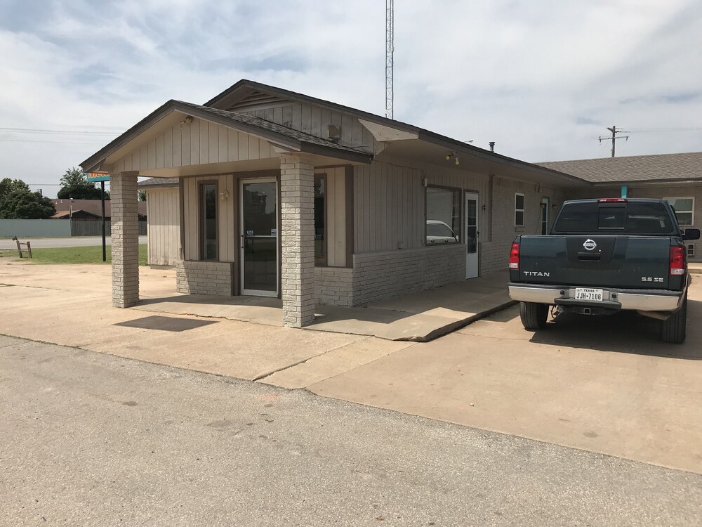 Trend Motel and RV Park — hotel in Lindsay