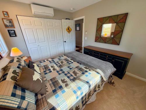 F4 Warm Fairway Village Townhome mountain views and large lawn So much to do - photo 55