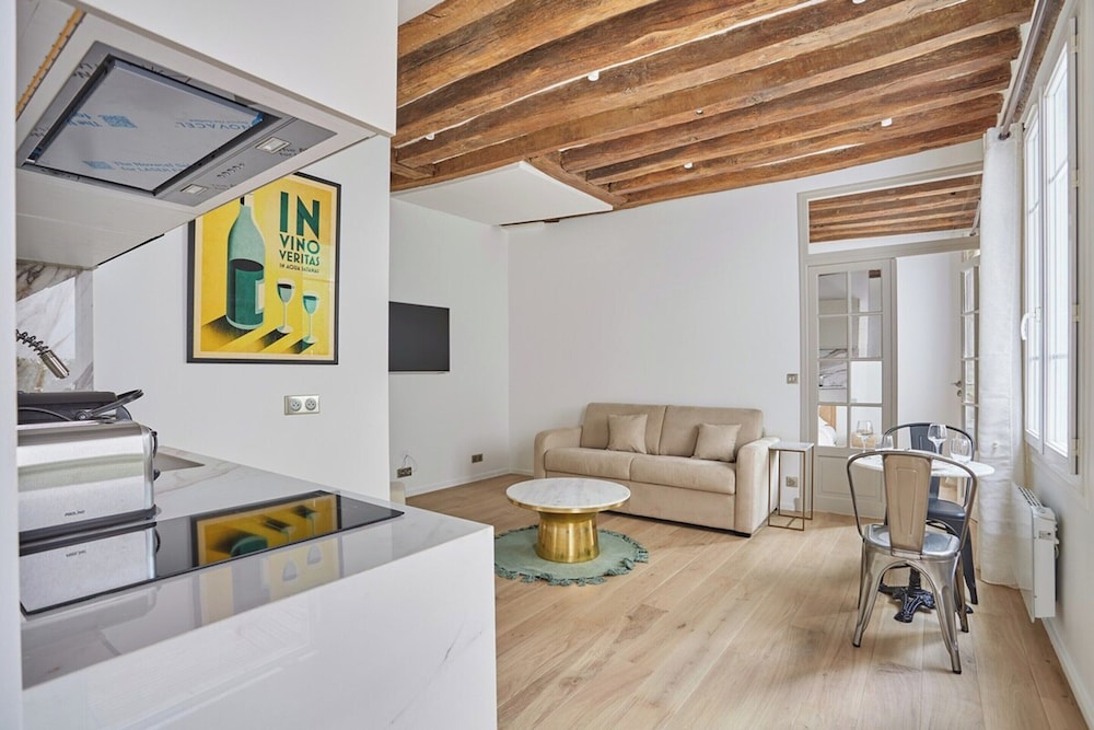 Eiffel Tower Apartment invalide