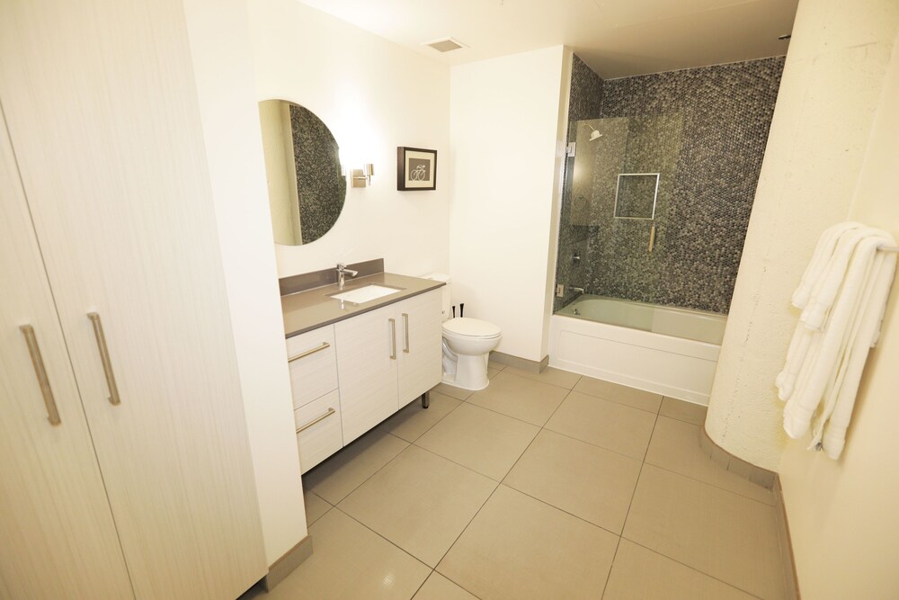 Downtown Lofty Suites - photo 37