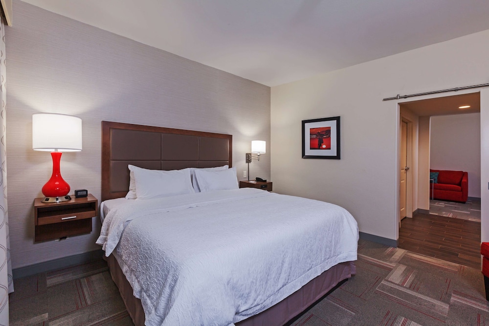 Hampton Inn & Suites Claremore - photo 12