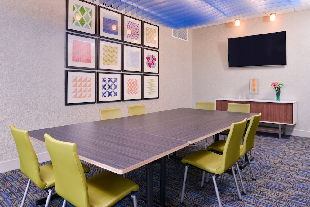Holiday Inn Express & Suites Olathe West by IHG - photo 34