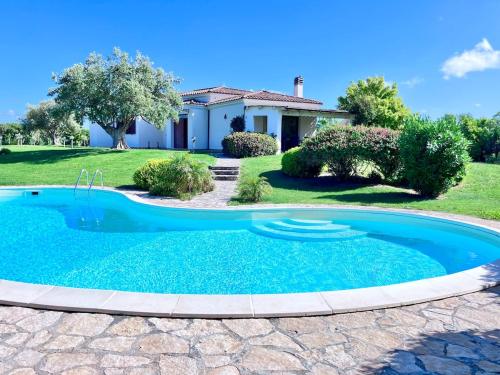 Villa esclusiva con piscina privata e vista mare — 4-Star Luxury Hotel in San Michele, Italy