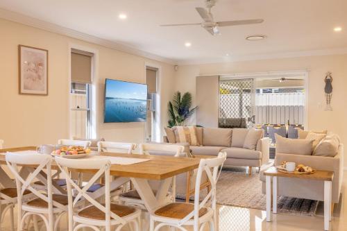 Shelly’s Bay Escape 27c Dowling St stylish with ducted air con and Wi Fi in Nelson Bay, Australia