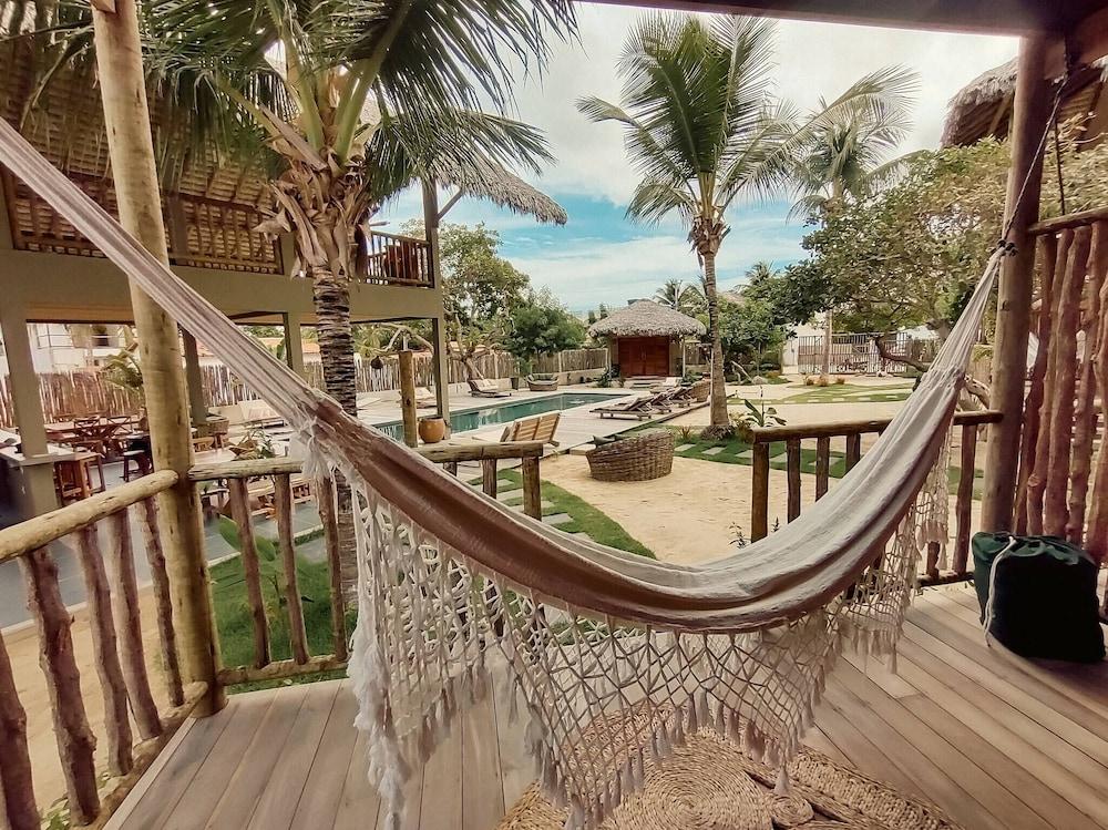 Private Complex With Swimming Pool Close To The Ocean — Cruz