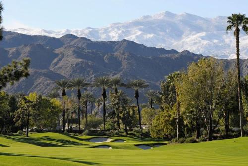 Make Yourself at Home in Palm Desert Luxury — 4-Star Luxury Hotel in Palm Desert, United States