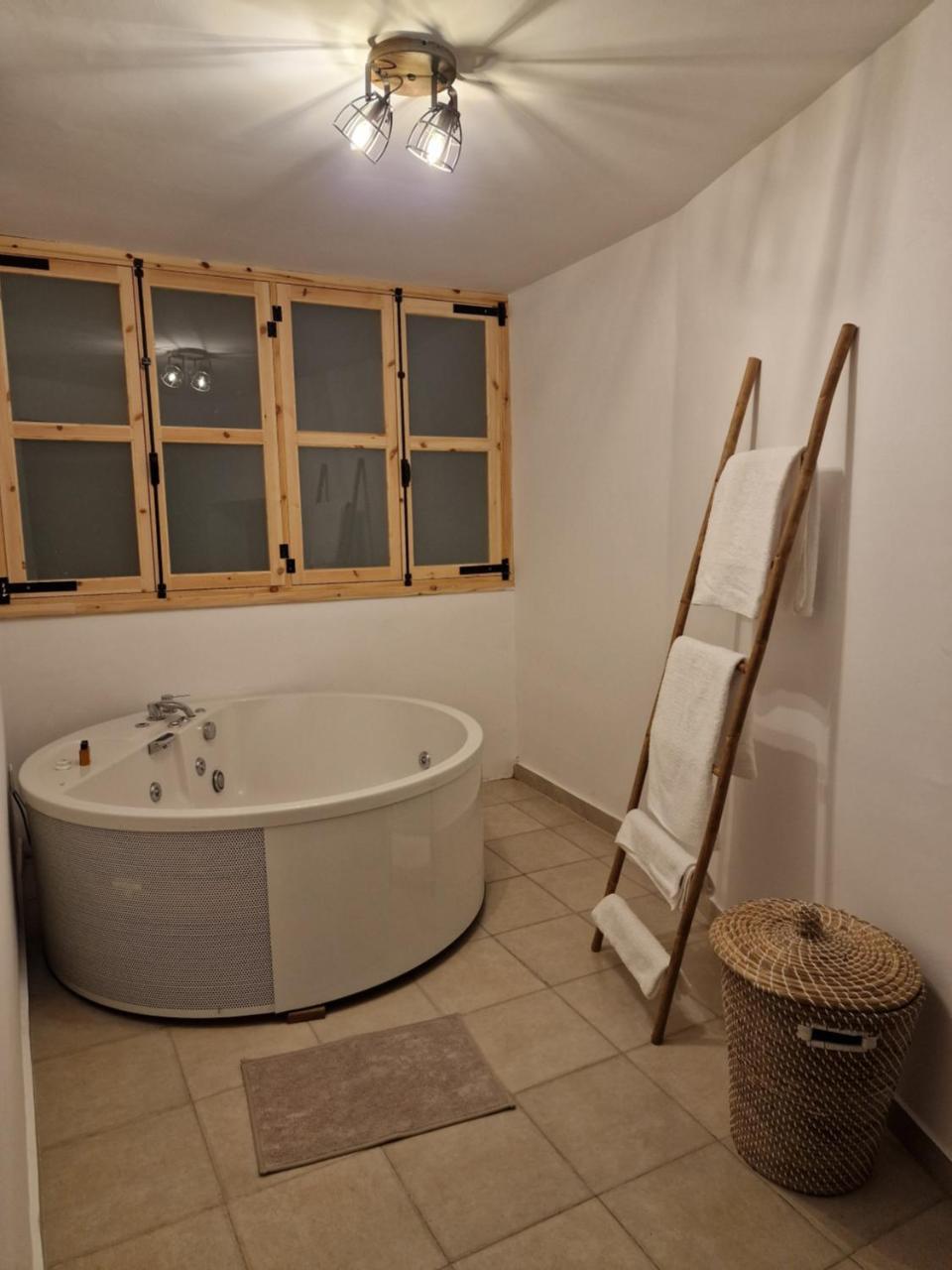 Aprosmeno Jacuzzi House 3 with Private Pool