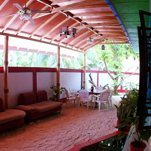 Blue Water Thoddoo Inn in Unknown City, Maldives