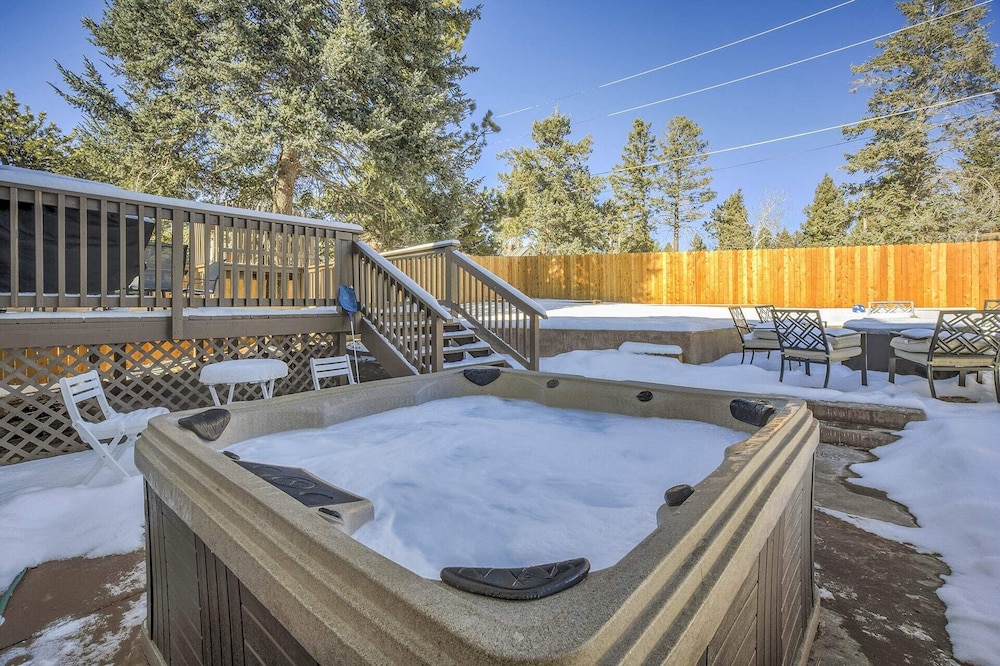4brhot Tub & Arcademountain Get Away — hotel in Woodland Park