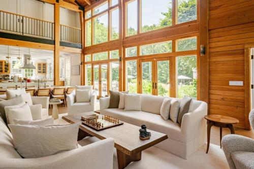 Luxurious 7Bedroom Retreat with Pool East Hamptons — 4-Star Luxury Hotel in East Hampton, United States