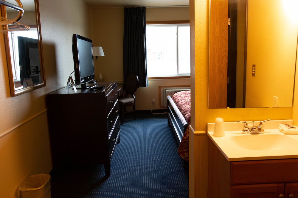 East Grand Inn - photo 23