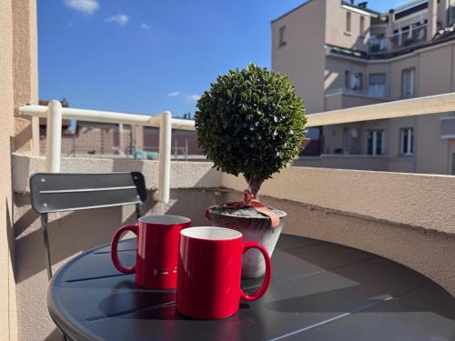 Bright Apartment with balcony in Corso XXII Marzo — 4-Star Luxury Hotel in Milan, Italy