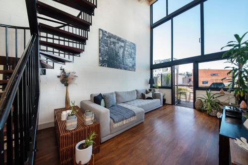 Loft Living Close to the MCG — 4-Star Luxury Hotel in Melbourne, Australia