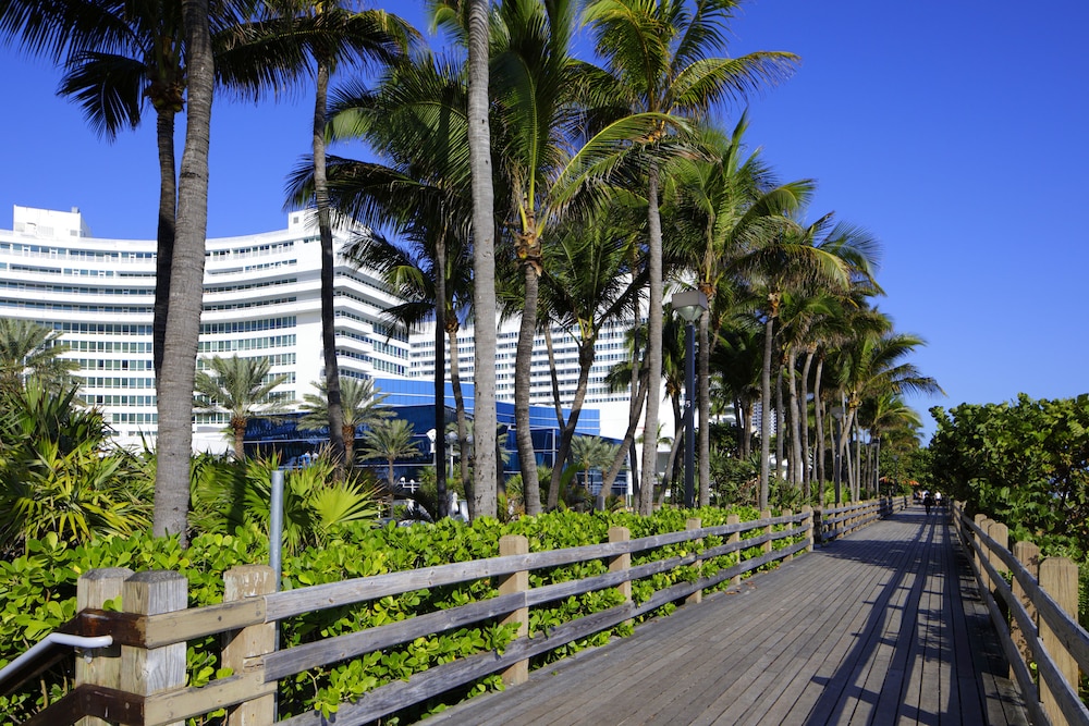 Fontainebleau Miami Beach Private Luxury Suites - photo 410