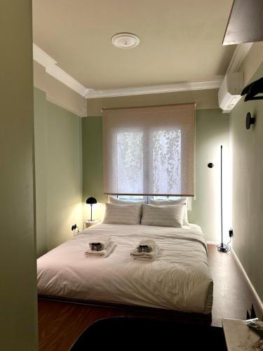 Aura Sis Urban Apartments III — 4-Star Luxury Hotel in Athens, Greece