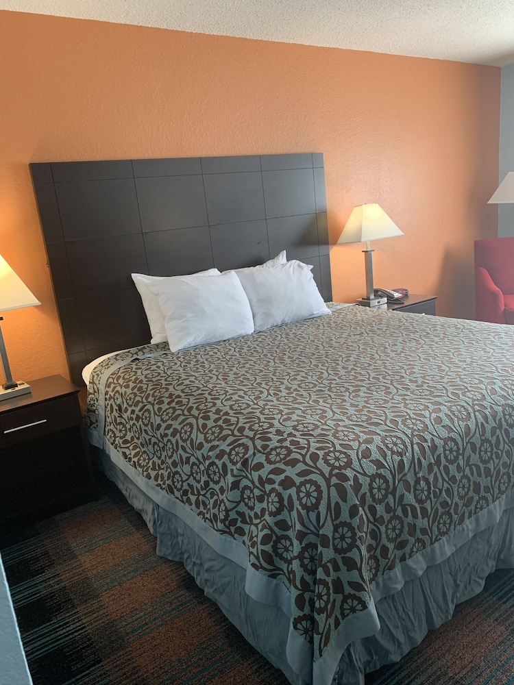 Days Inn by Wyndham Greenwood SC - photo 6