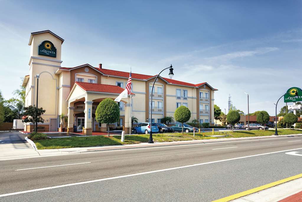 La Quinta Inn & Suites by Wyndham Tampa Bay Area Tampa South - photo 3