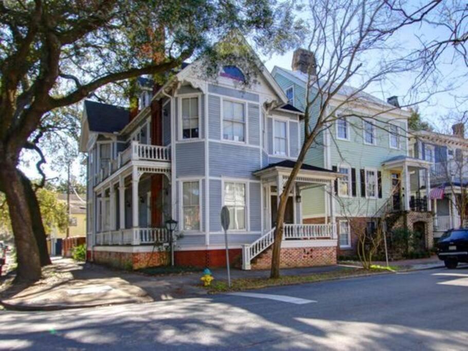 Big Blue House Near Forsyth Park Lower Unit — 4-Star Luxury Hotel in Savannah, United States