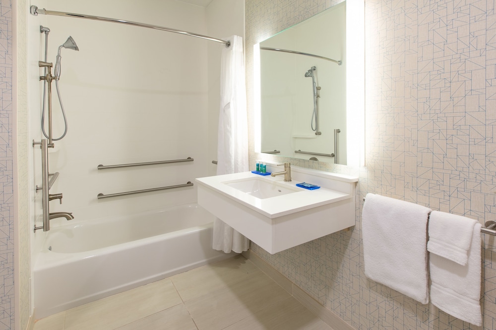 Holiday Inn Express Hotel & Suites Seaside Convention Center by IHG - photo 33