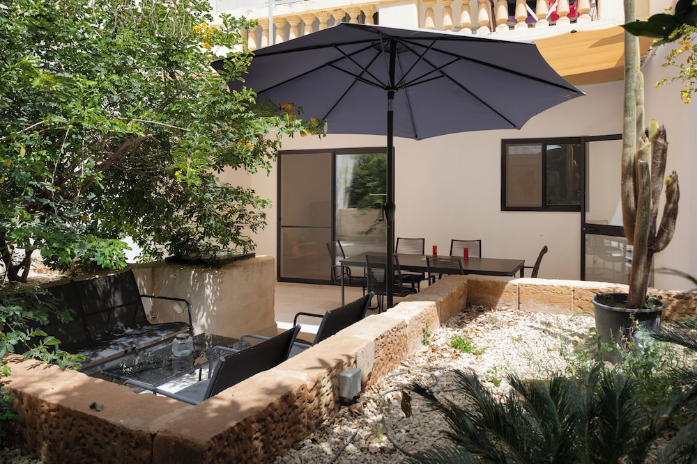 Large Home with Private Garden — 4-Star Luxury Hotel in Marsaskala, Malta