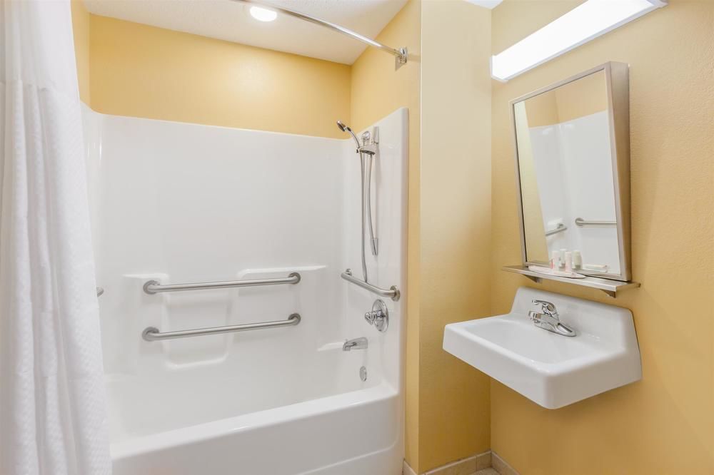Microtel Inn & Suites by Wyndham Verona - photo 4