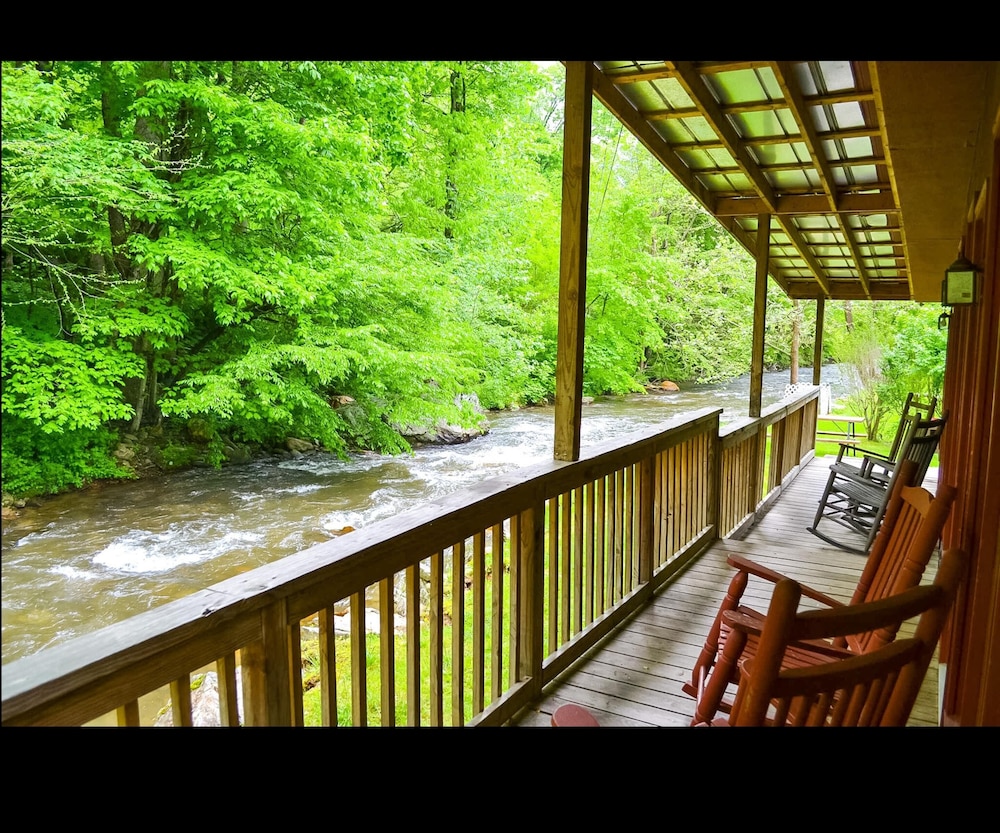 Smoky View Cottages & RV Resorts - carbon neutral hotel in Maggie Valley