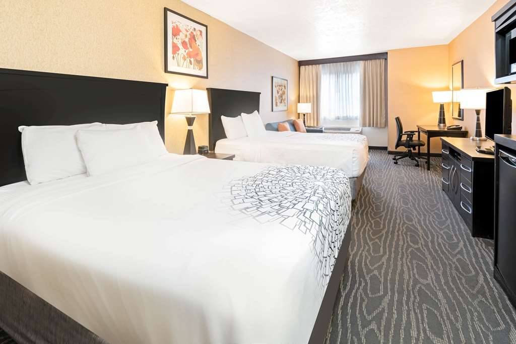 La Quinta Inn & Suites by Wyndham Logan - photo 6