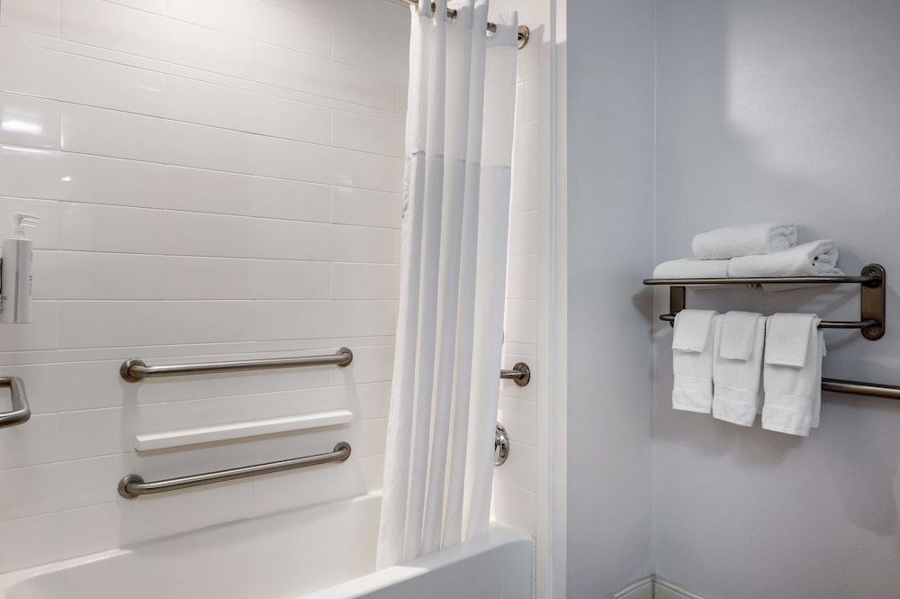 Hampton Inn Greenfield - photo 37