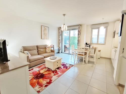 Sylvie8 T2 Centre Luchon Jardin 4 Personnes in Bagneres-De-Luchon, France