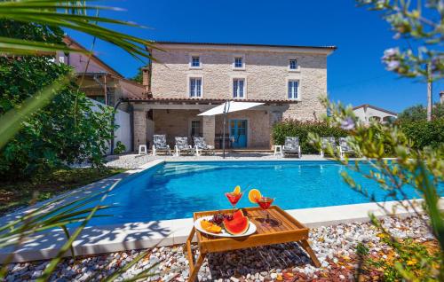 Stunning Home In Liznjan With Kitchen — 4-Star Luxury Hotel in Liznjan, Croatia