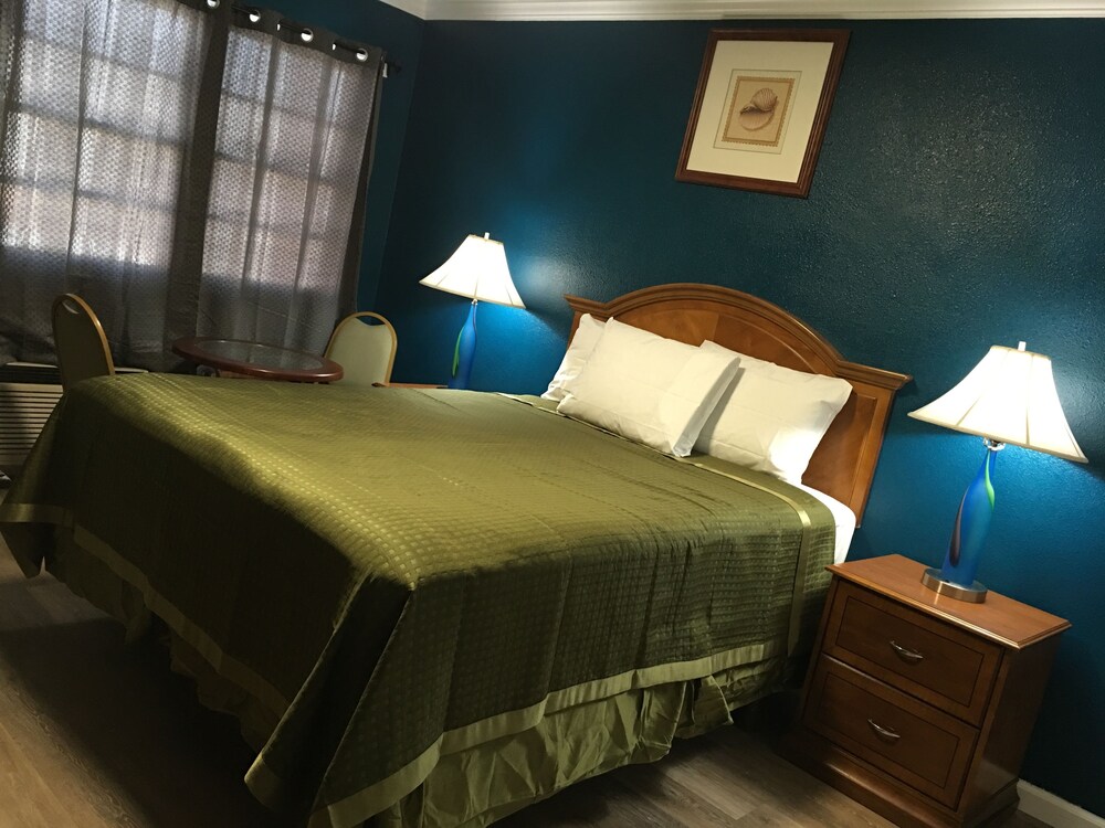 Aristocrat Motel - photo 8