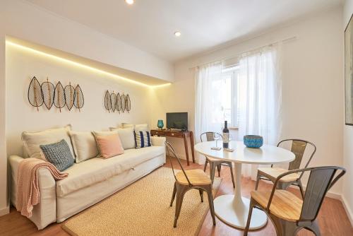 Light Filled Apartment near Chiado Free Pickup By TimeCooler