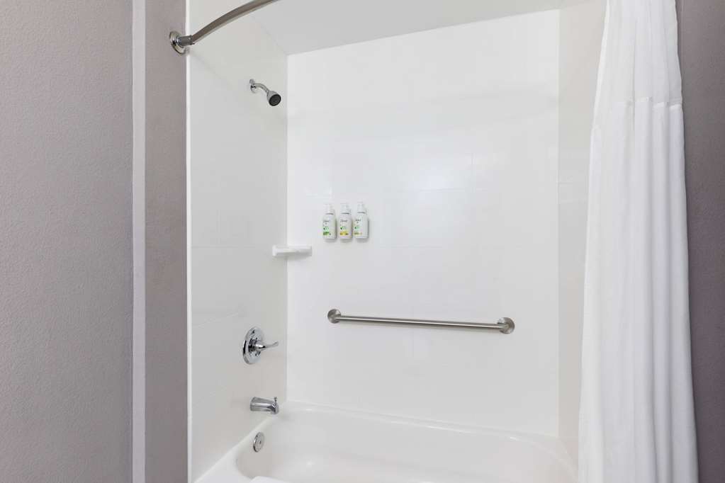 La Quinta Inn & Suites by Wyndham Cullman - photo 36