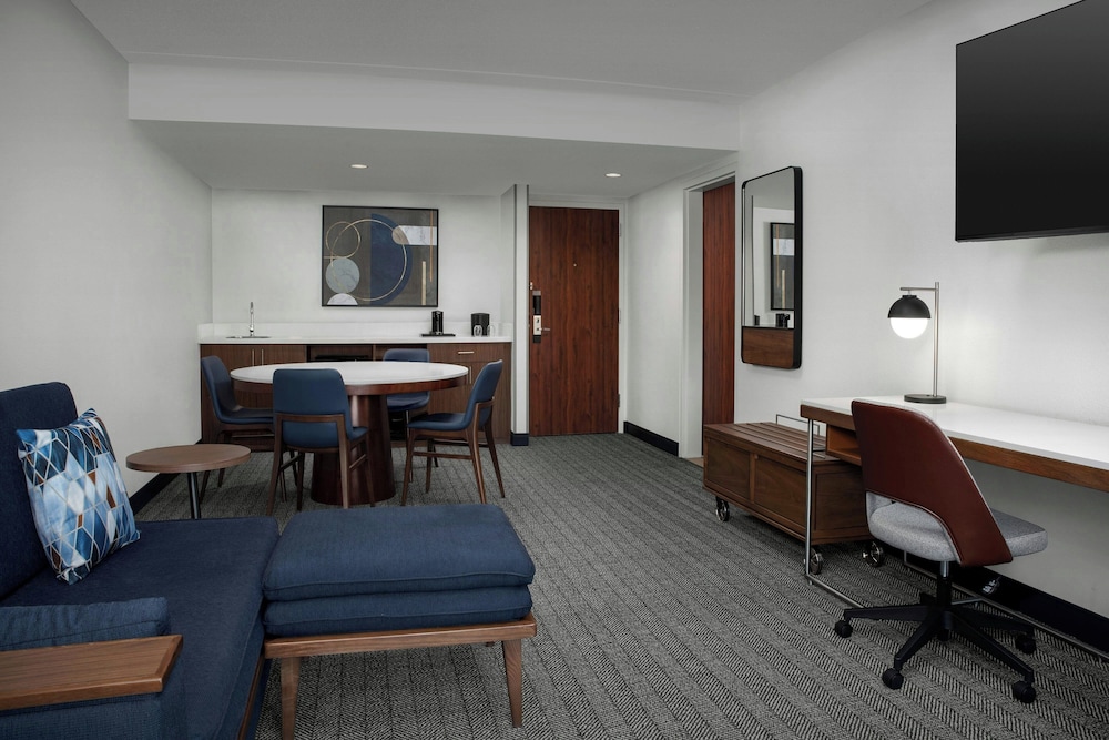 Courtyard by Marriott Bloomington - photo 20