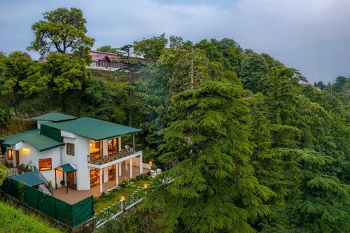 StayVista Mellow Cottage Scenic view near Mall Road — 4-Star Luxury Hotel in Mussoorie, India