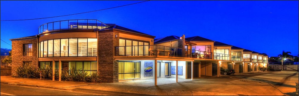 Ultimate Holiday Apartments — 4-Star Luxury Hotel in Lakes Entrance, Australia