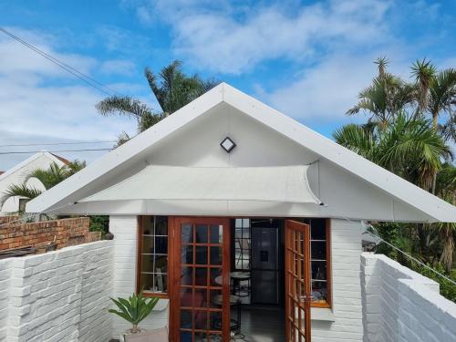 Cosy Cottage — 4-Star Luxury Hotel in East London, South Africa