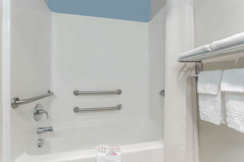 Microtel Inn & Suites by Wyndham Klamath Falls - photo 10