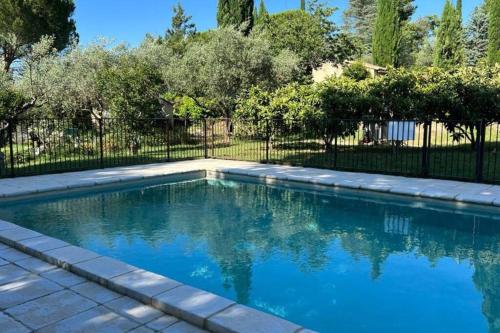 En Drome Provencale Mazet de Charme Avec Piscine — hotel in Mirabel-Aux-Baronnies