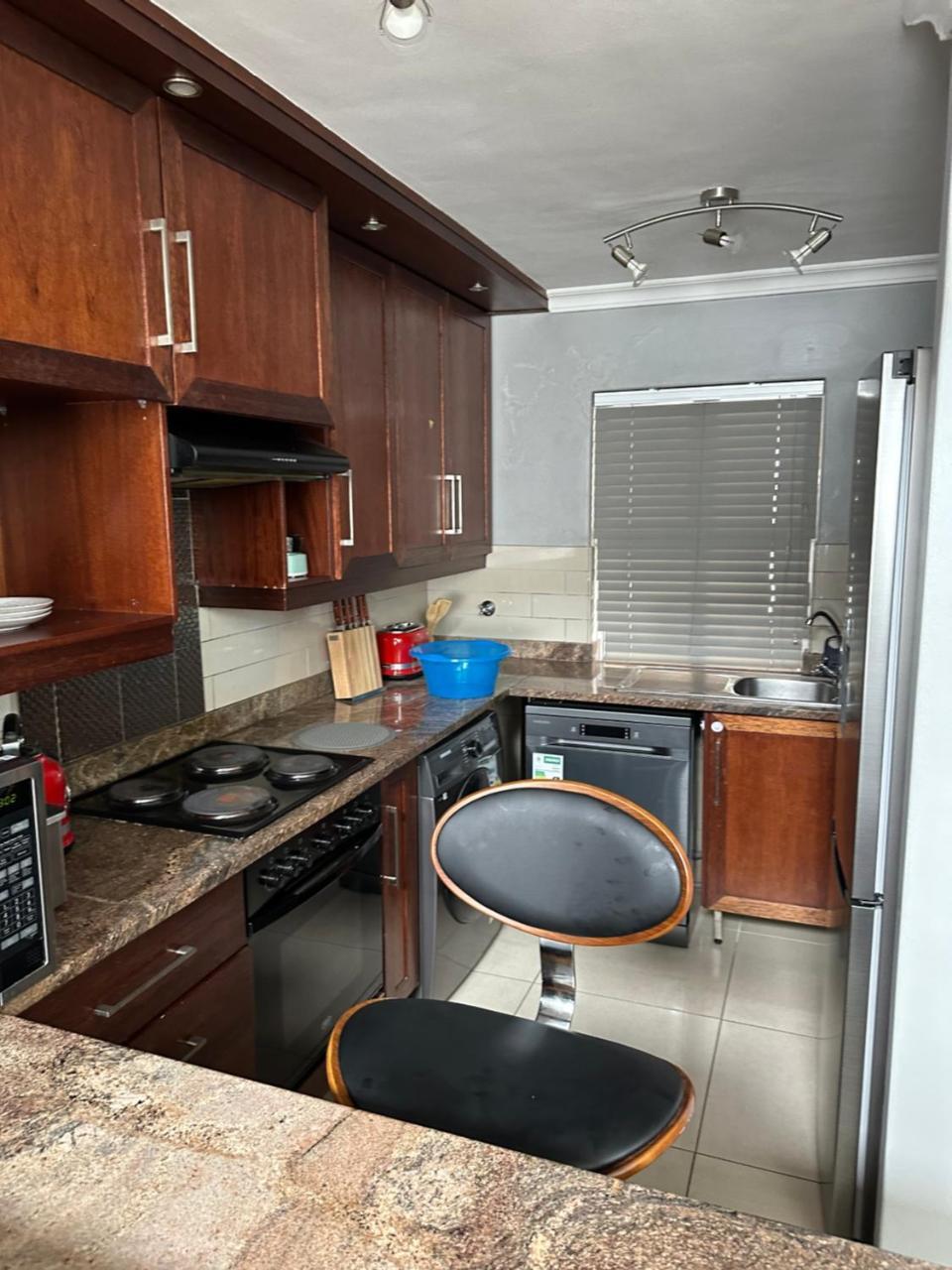 YA Eagle Wings Self Catering Shared Single room Lodge B