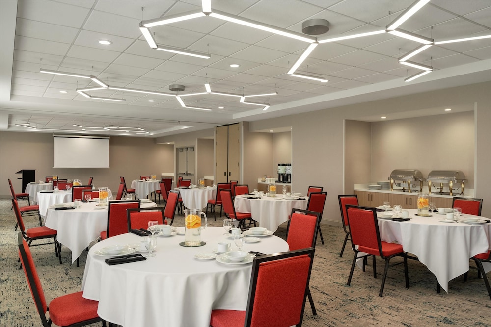 Hilton Garden Inn Cleveland Airport - photo 32