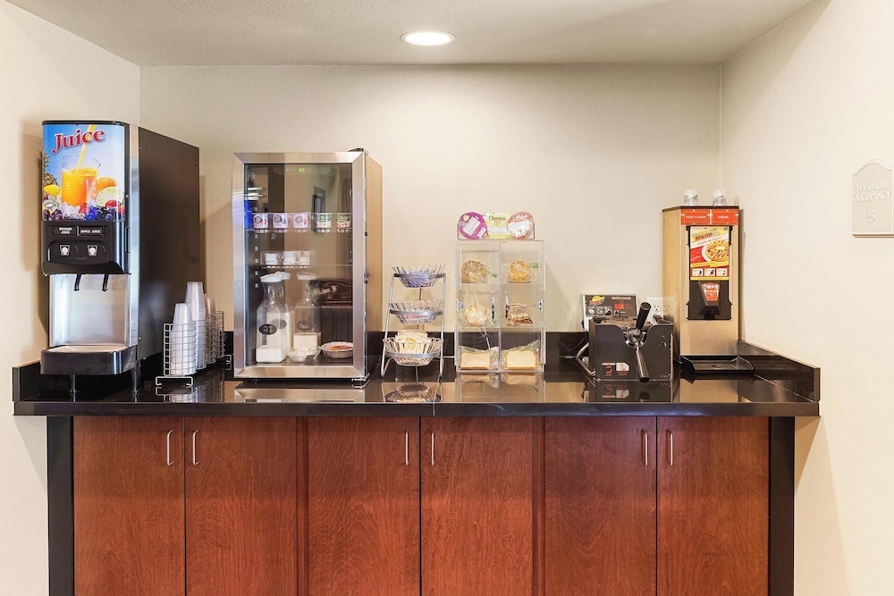 Cobblestone Hotel & Suites Knoxville - photo 42