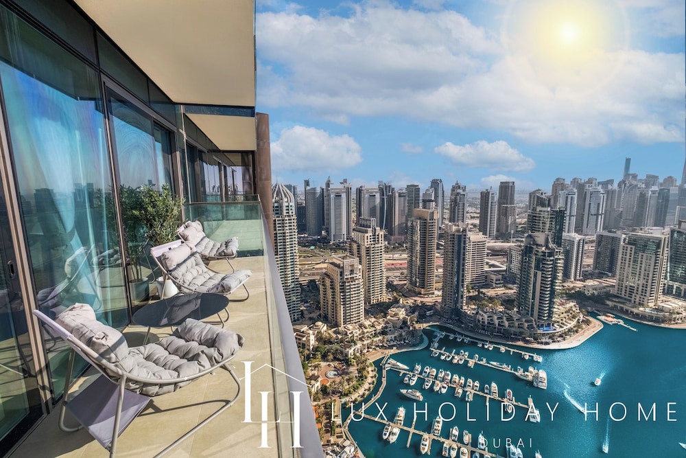 LUX The Marina Gate Sea View Suite 2 — 4-Star Luxury Hotel in Dubai, United Arab Emirates