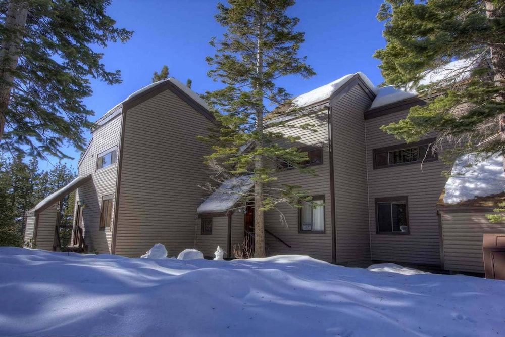 Lake Village Resort 3 Bedroom Townhouse by RedAwning — hotel in Kingsbury