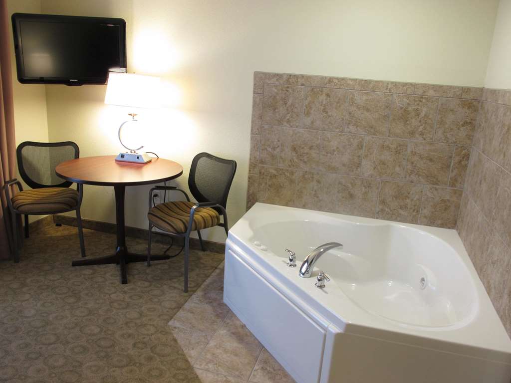 La Quinta Inn & Suites by Wyndham Bismarck - photo 28
