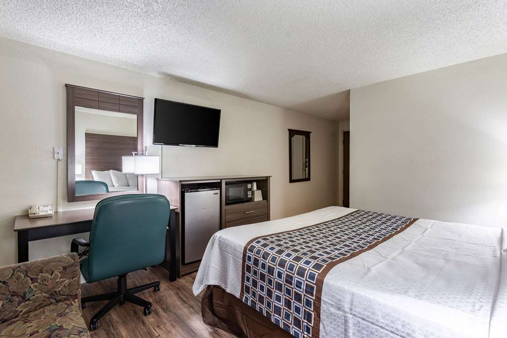 Rodeway Inn Farmington - photo 17